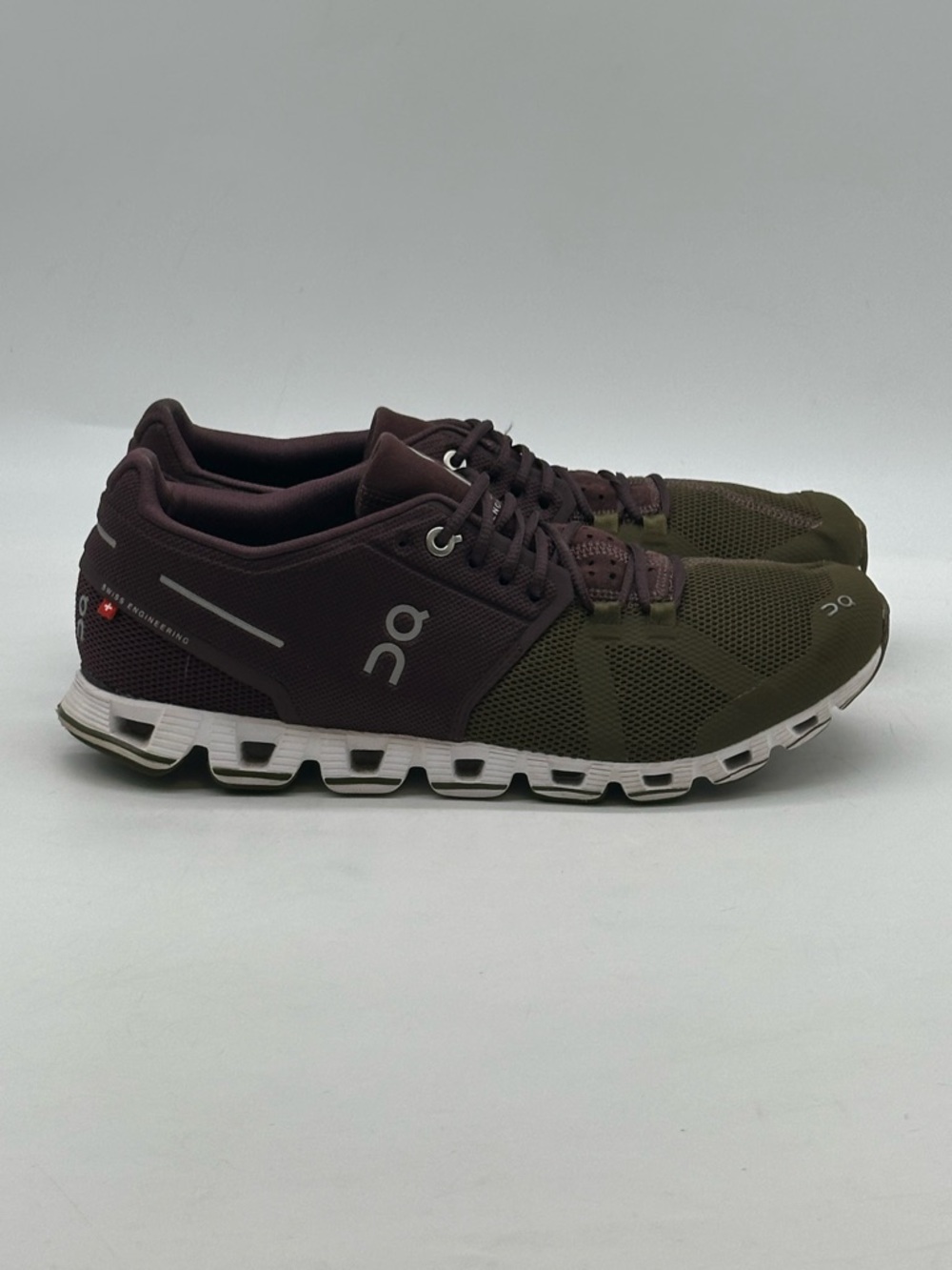 On Cloud 5 Sneakers. Size 8.5